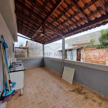 Casa em Pirassununga, bairro Vila Pinheiro