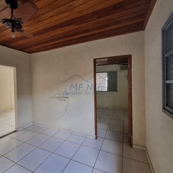 Casa em Pirassununga, bairro Vila Pinheiro