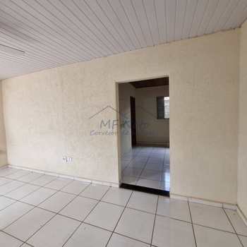 Casa em Pirassununga, bairro Vila Pinheiro