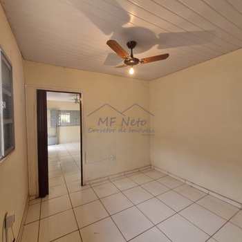 Casa em Pirassununga, bairro Vila Pinheiro