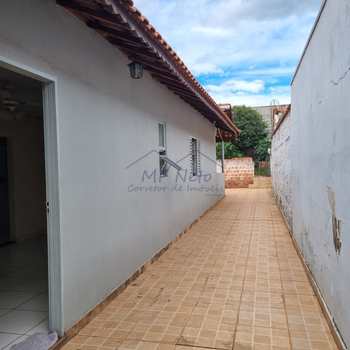 Casa em Pirassununga, bairro Vila Pinheiro