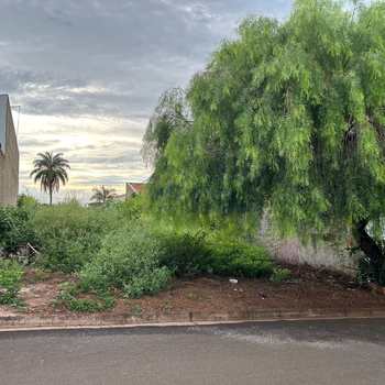 Terreno em Pirassununga, bairro Jardim Treviso