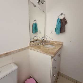 Apartamento em Pirassununga, bairro Centro