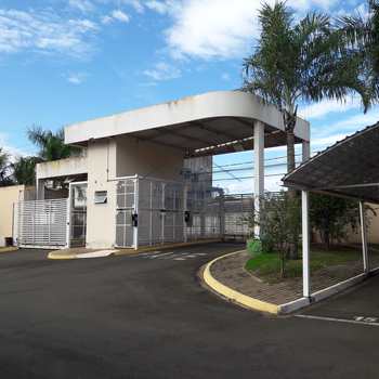 Apartamento em Pirassununga, bairro Centro