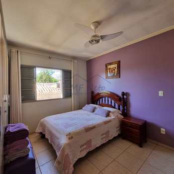 Casa em Pirassununga, bairro Cidade Jardim