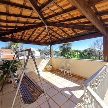 Casa em Pirassununga, bairro Cidade Jardim