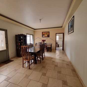 Casa em Pirassununga, bairro Cidade Jardim