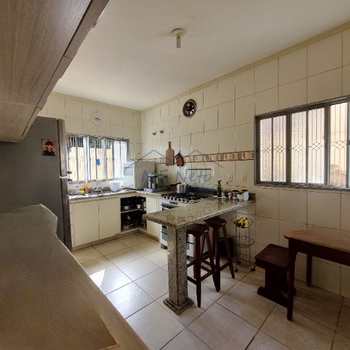 Casa em Pirassununga, bairro Cidade Jardim