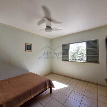 Casa em Pirassununga, bairro Cidade Jardim