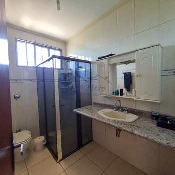 Casa em Pirassununga, bairro Cidade Jardim
