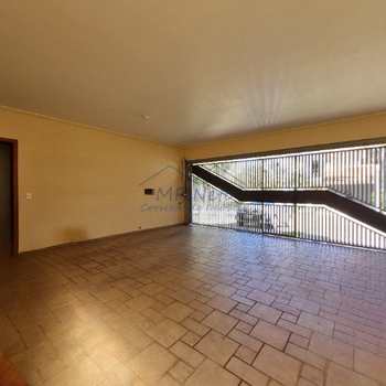 Casa em Pirassununga, bairro Cidade Jardim
