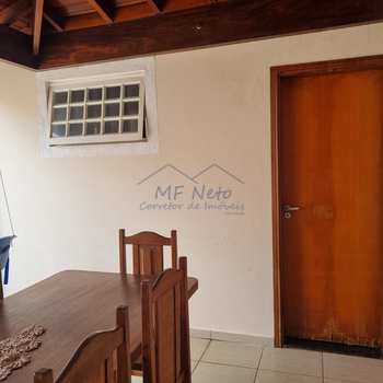 Casa em Pirassununga, bairro Jardim Petrópolis