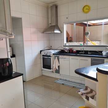 Casa em Pirassununga, bairro Jardim Petrópolis