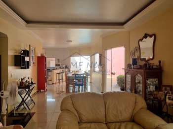 Casa, código 10133611 em Pirassununga, bairro Jardim Petrópolis