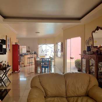 Casa em Pirassununga, bairro Jardim Petrópolis
