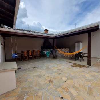Casa em Pirassununga, bairro Jardim Petrópolis