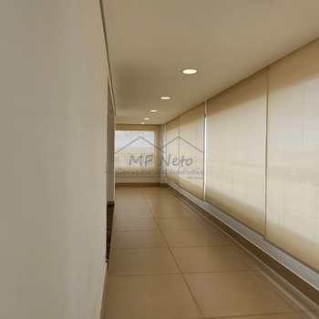 Apartamento em Pirassununga, bairro Edifício Maison Royale