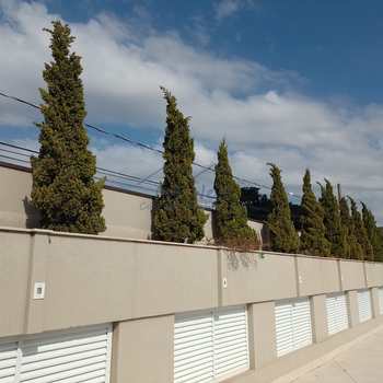 Apartamento em Pirassununga, bairro Edifício Maison Royale