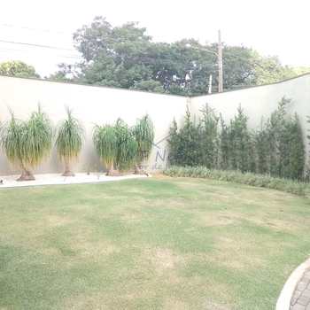 Apartamento em Pirassununga, bairro Edifício Maison Royale