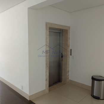 Apartamento em Pirassununga, bairro Edifício Maison Royale