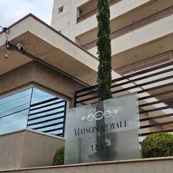 Apartamento em Pirassununga, bairro Edifício Maison Royale