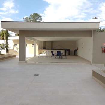 Apartamento em Pirassununga, bairro Edifício Maison Royale