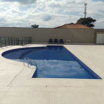 Apartamento em Pirassununga, bairro Edifício Maison Royale