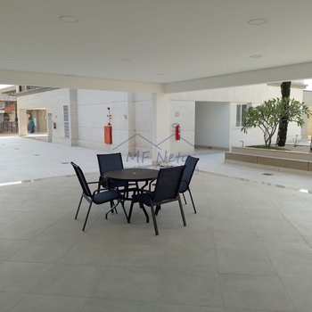 Apartamento em Pirassununga, bairro Edifício Maison Royale