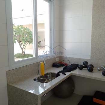 Apartamento em Pirassununga, bairro Edifício Maison Royale