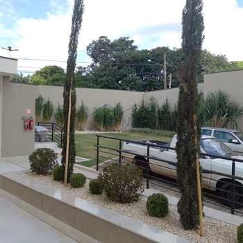 Apartamento em Pirassununga, bairro Edifício Maison Royale