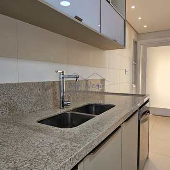 Apartamento em Pirassununga, bairro Edifício Maison Royale