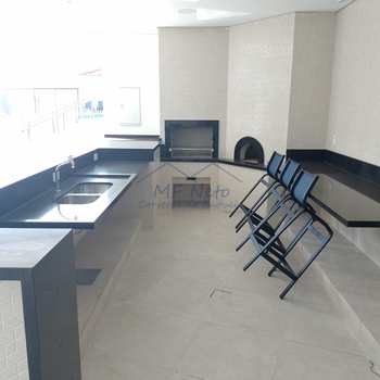Apartamento em Pirassununga, bairro Edifício Maison Royale