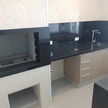 Apartamento em Pirassununga, bairro Edifício Maison Royale