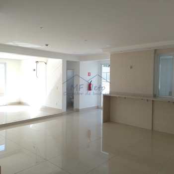 Apartamento em Pirassununga, bairro Edifício Maison Royale