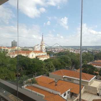 Apartamento em Pirassununga, bairro Edifício Maison Royale