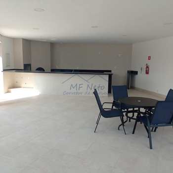 Apartamento em Pirassununga, bairro Edifício Maison Royale