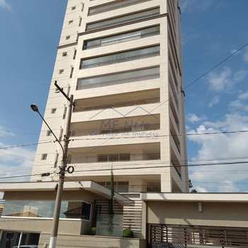 Apartamento em Pirassununga, bairro Edifício Maison Royale