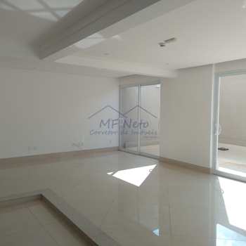 Apartamento em Pirassununga, bairro Edifício Maison Royale