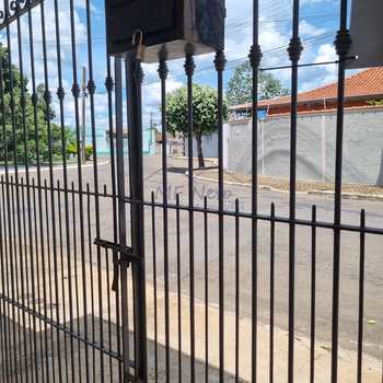 Casa em Pirassununga, bairro Jardim Morumbi