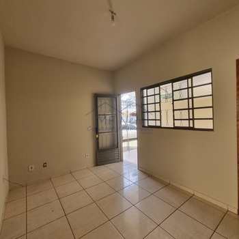Casa em Pirassununga, bairro Jardim Morumbi