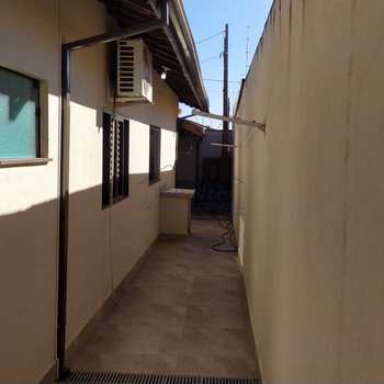 Casa em Pirassununga, bairro Residencial Ilha do Sol