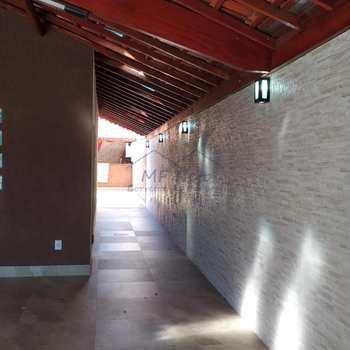 Casa em Pirassununga, bairro Residencial Ilha do Sol
