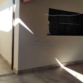 Casa em Pirassununga, bairro Residencial Ilha do Sol