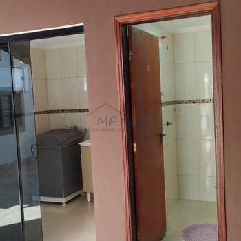 Casa em Pirassununga, bairro Residencial Ilha do Sol