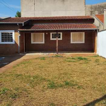 Casa em Pirassununga, bairro Parque Clayton Malaman