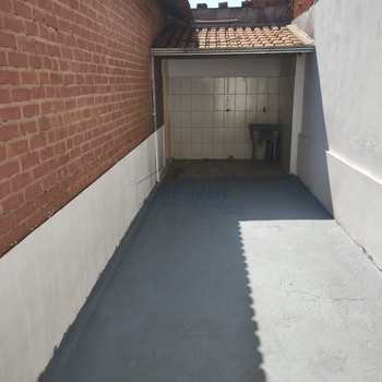Casa em Pirassununga, bairro Parque Clayton Malaman