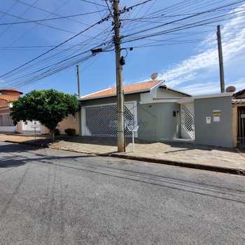 Casa em Pirassununga, bairro Jardim Europa