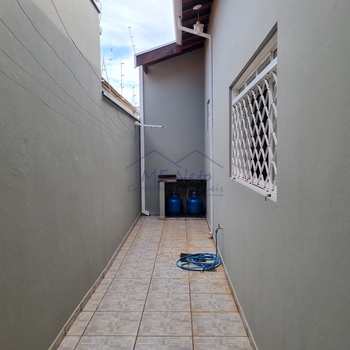 Casa em Pirassununga, bairro Jardim Europa