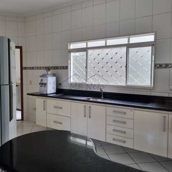 Casa em Pirassununga, bairro Jardim Europa