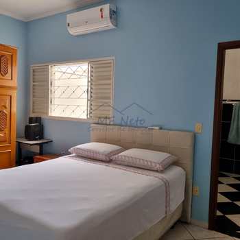 Casa em Pirassununga, bairro Jardim Europa